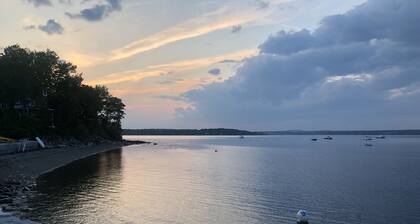 Charming Cottage in Quaint Coastal Bayside, Maine with Waterview