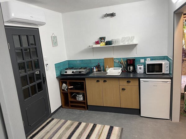 Private kitchen - Amazing mountain scenery, outdoor kitchen, 
Nearby river beaches, fruit trees.  (Penela)