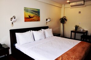 1 多间卧室、办公桌、WiFi、床单