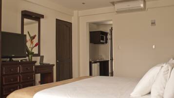 1 bedroom, desk, WiFi, bed sheets