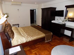 1 多间卧室、办公桌、WiFi、床单