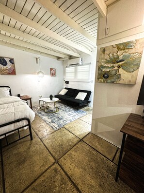 Smart TV - Suite By the Beach - Coqui Corner (San Juan)