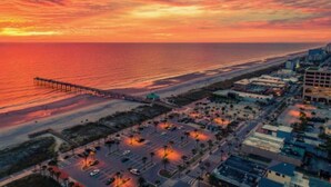 On the beach, sun-loungers, beach towels - Amazing sunrises & beach views from private balcony & steps from the sand!! (Jacksonville Beach)