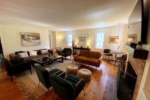 Smart-TV, peis, bordtennis og stereoanlegg