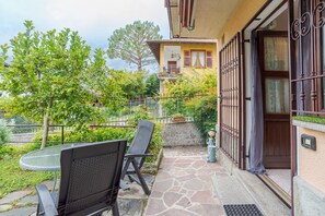 Outdoor dining - CO.RI. Appartamenti Dependance, Menaggio, Italy (Menaggio)