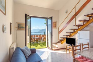TV - CO.RI. Appartamenti 5, Menaggio, Italy (Menaggio)