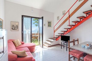 TV - CO.RI. Appartamenti 4, Menaggio, Italy (Menaggio)