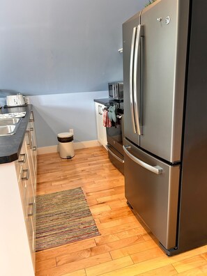 Private kitchen - Cozy Mountain Nest (Golden)