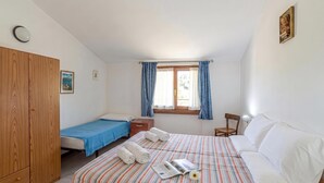Room - CO.RI. Appartamenti 2, Menaggio, Italy (Menaggio)