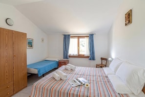 1 bedroom, free WiFi, bed sheets