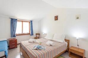 1 bedroom, free WiFi, bed sheets