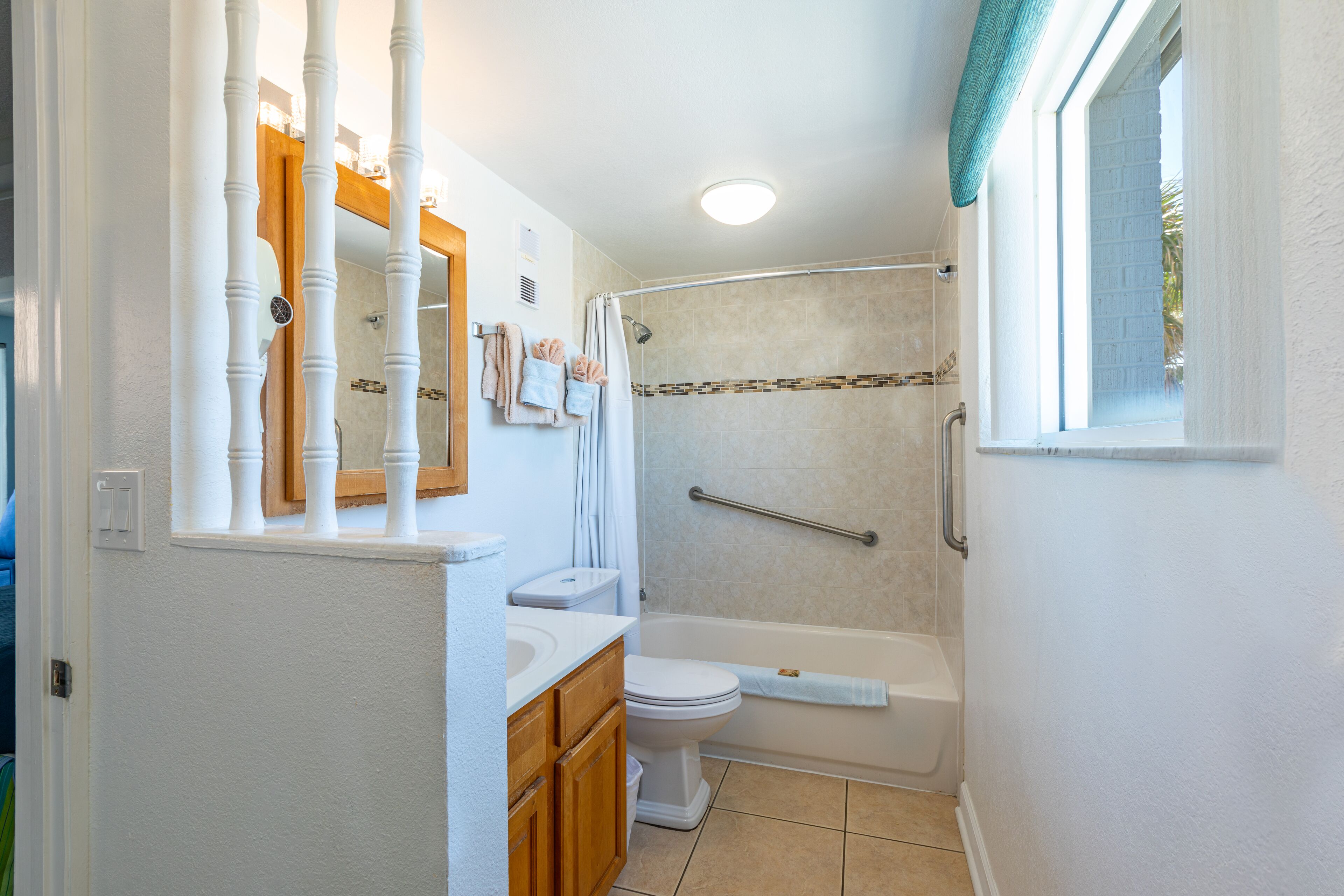 A bathroom with a toilet, sink, and bathtub.