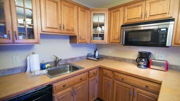 KĂźhlschrank, Mikrowelle, Ofen, Herdplatte