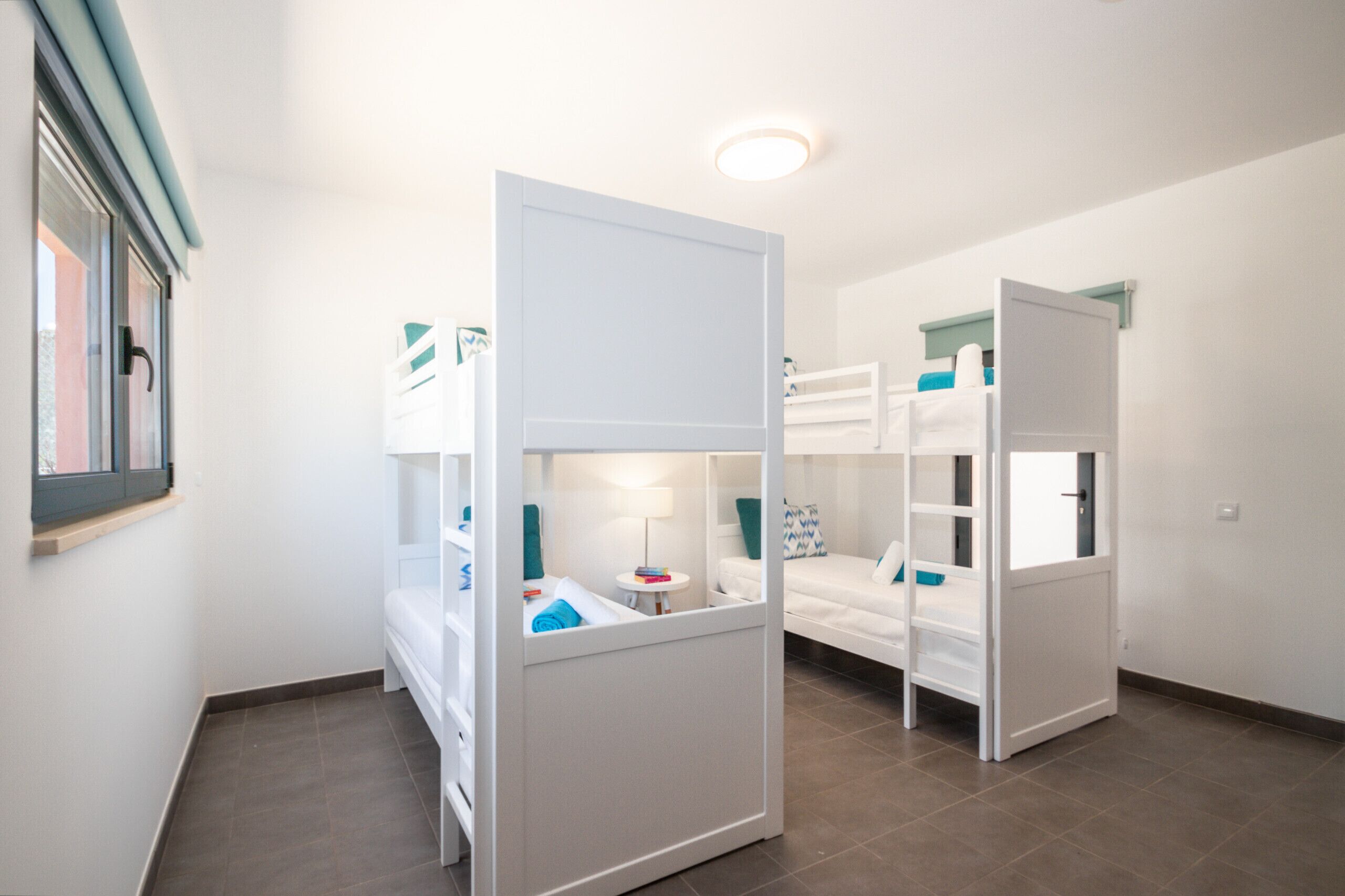 7 slaapkamers, een kluis op de kamer, een strijkplank/strijkijzer