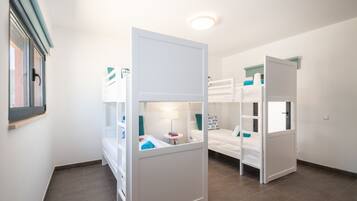 7 chambres, coffres-forts dans les chambres, fer et planche Ă  repasser