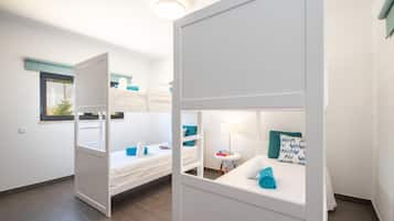 7 soveværelser, pengeskab på værelset, strygejern/strygebræt