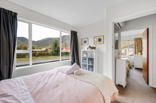 Pops Place - Omarama Holiday Home