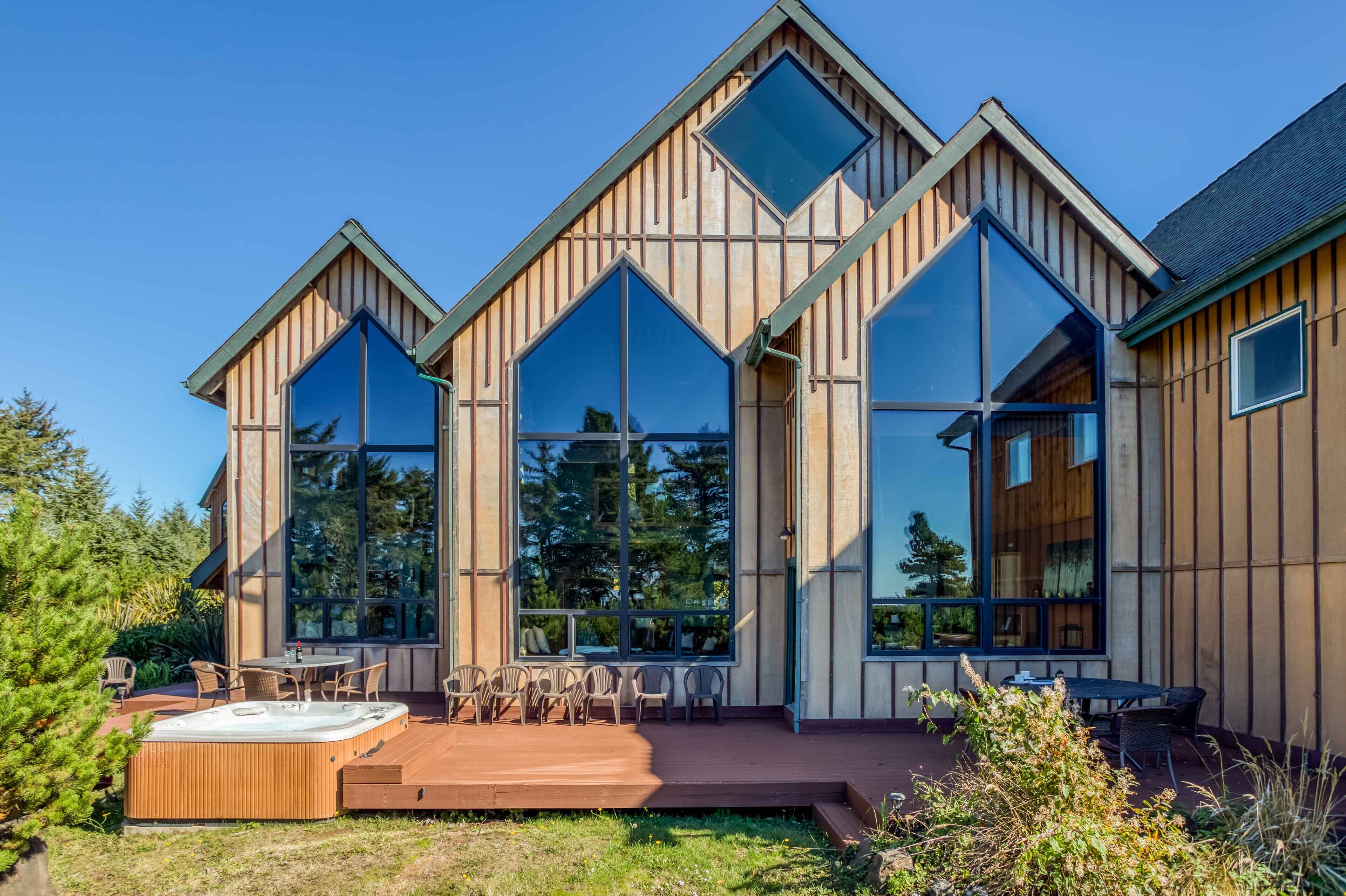 Soaring Ceilings in Sea-View Custom Townhome with King Suite, Lofts and Hot Tub!