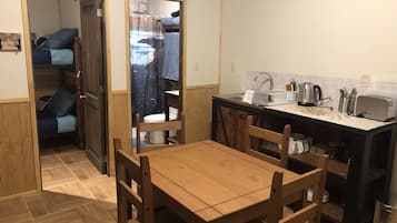 Comfort Apartment, 2 Bedrooms, Kitchenette, Courtyard Area | Living area