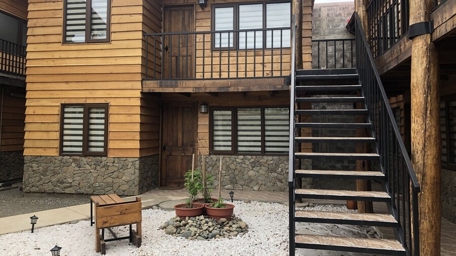 Magellanicus Rustic Suites