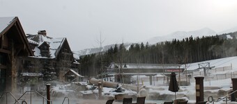 Ski in/Ski out 2BR Condo at Grand Lodge on Peak 7 in Breckinridge, CO. 11-18 Jan