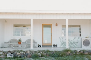 Terrace/patio - NEW! Rancho Flamingo - 5 acres up on a hill with gorgeous panoramic views (Yucca Valley)