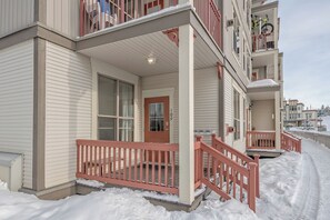 Exterior - 2 bedroom/2 bathroom ground-level, newly renovated, corner condo at Creekside (Silver Star Mountain)