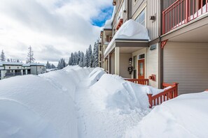 Exterior - 2 bedroom/2 bathroom ground-level, newly renovated, corner condo at Creekside (Silver Star Mountain)