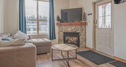 2 bedroom/2 bathroom ground-level, newly renovated, corner condo at Creekside