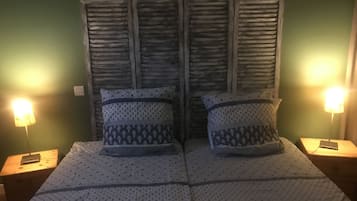3 slaapkamers, een strijkplank/strijkijzer, gratis wifi, beddengoed