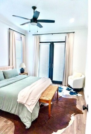 6 bedrooms, desk, iron/ironing board, travel cot