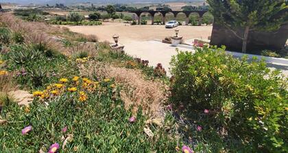 Two Bedroom Cabin with Access to Pool/Jaccuzzi and Restaurant Service