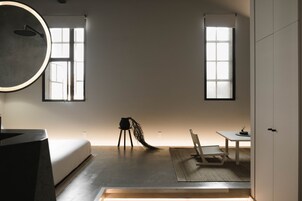 Blendingsgardiner, strykejern/-brett, wi-fi (inkludert) og sengetøy