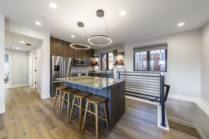 Fridge, microwave, oven, stovetop - 200 LaFave-Luxury Villa at Zion: Cathedral Mountain (Springdale)