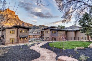 Exterior - 200 LaFave-Luxury Villa at Zion: Cathedral Mountain (Springdale)