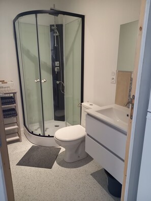 シャワー、タオル