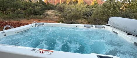 Tina de hidromasaje al aire libre