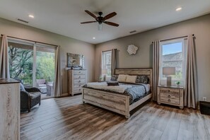 4 bedrooms, desk, iron/ironing board, travel cot