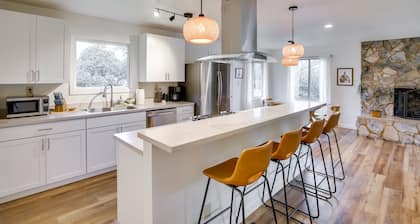 Serene Palmer Home: Walk to Downtown & Riverfront!
