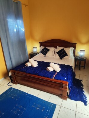 4 quartos, Wi-Fi de cortesia, roupa de cama