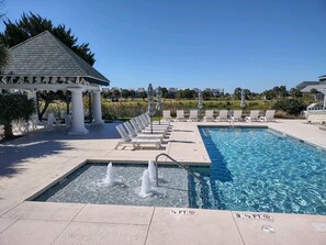 Outdoor pool - Beautiful Bald Head Island Hammocks Home with May & August 2026 Availability (Bald Head Island)