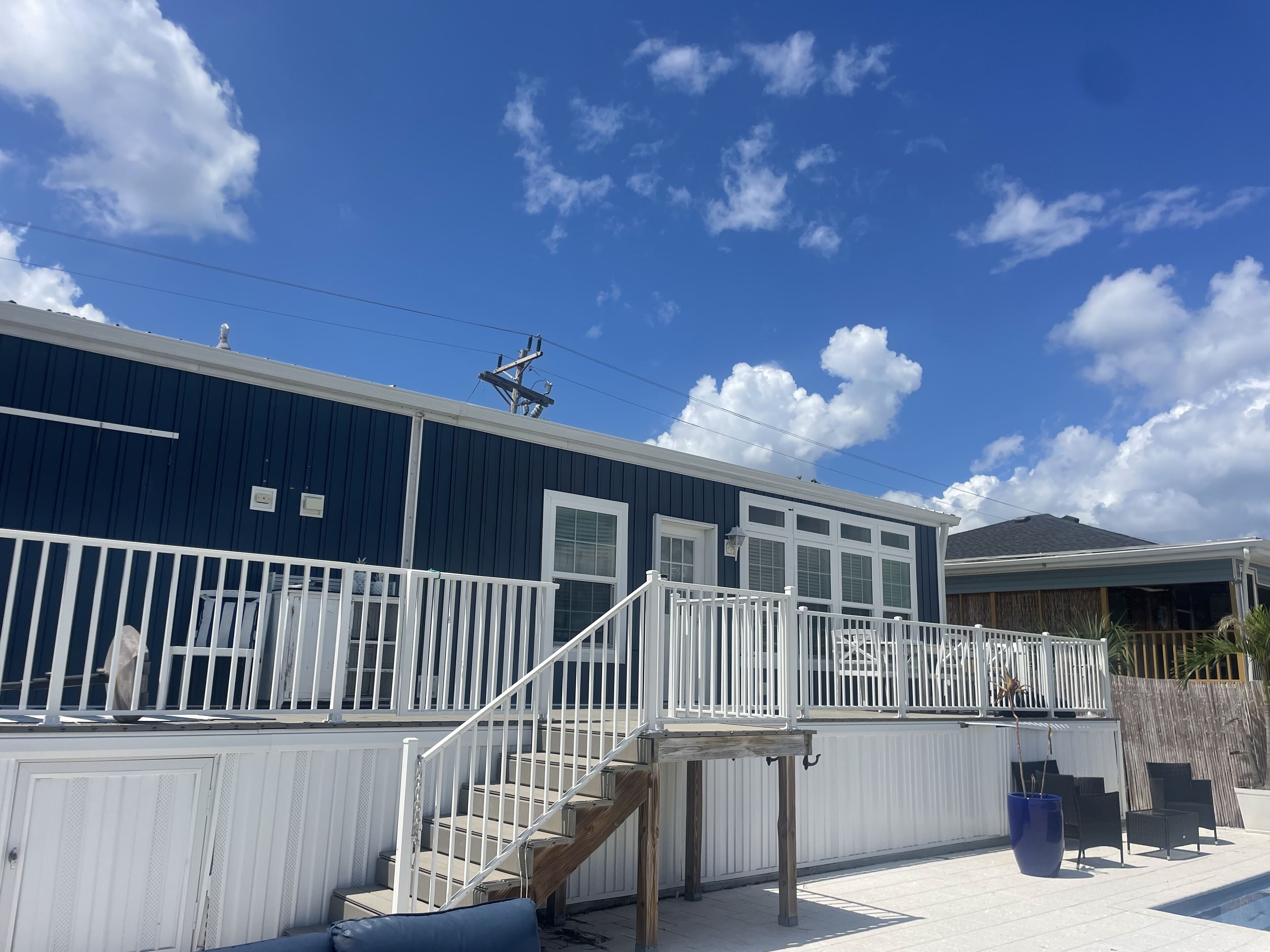 2/2 Waterfront home with pool and boat lift