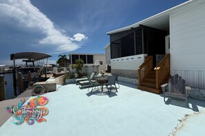 Exteriors - Fishing haven with dock, soaking pool, and quick fishing destinations. (Saint James City)