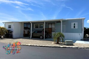 Entrance - Fishing haven with dock, soaking pool, and quick fishing destinations. (Saint James City)