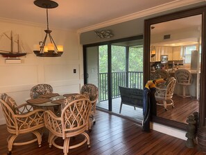 Dining - 2 bed/ 2.5 bath Waterfront Condo with 2 pools and great fishing (Bokeelia)