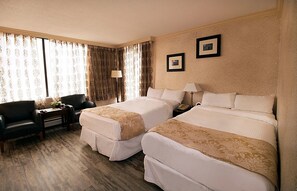 1 slaapkamer, een kluis op de kamer, een bureau