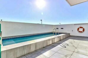 Outdoor pool - Modern Luxe Getaway for 2 with Stunning Cape Town Views, Fast WIFI, CHIC&STYLISH (cape town)