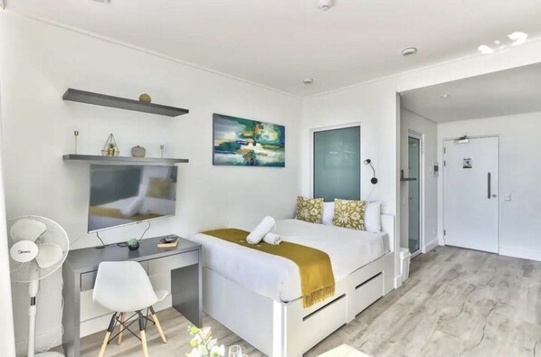 1 bedroom, in-room safe, iron/ironing board, free WiFi