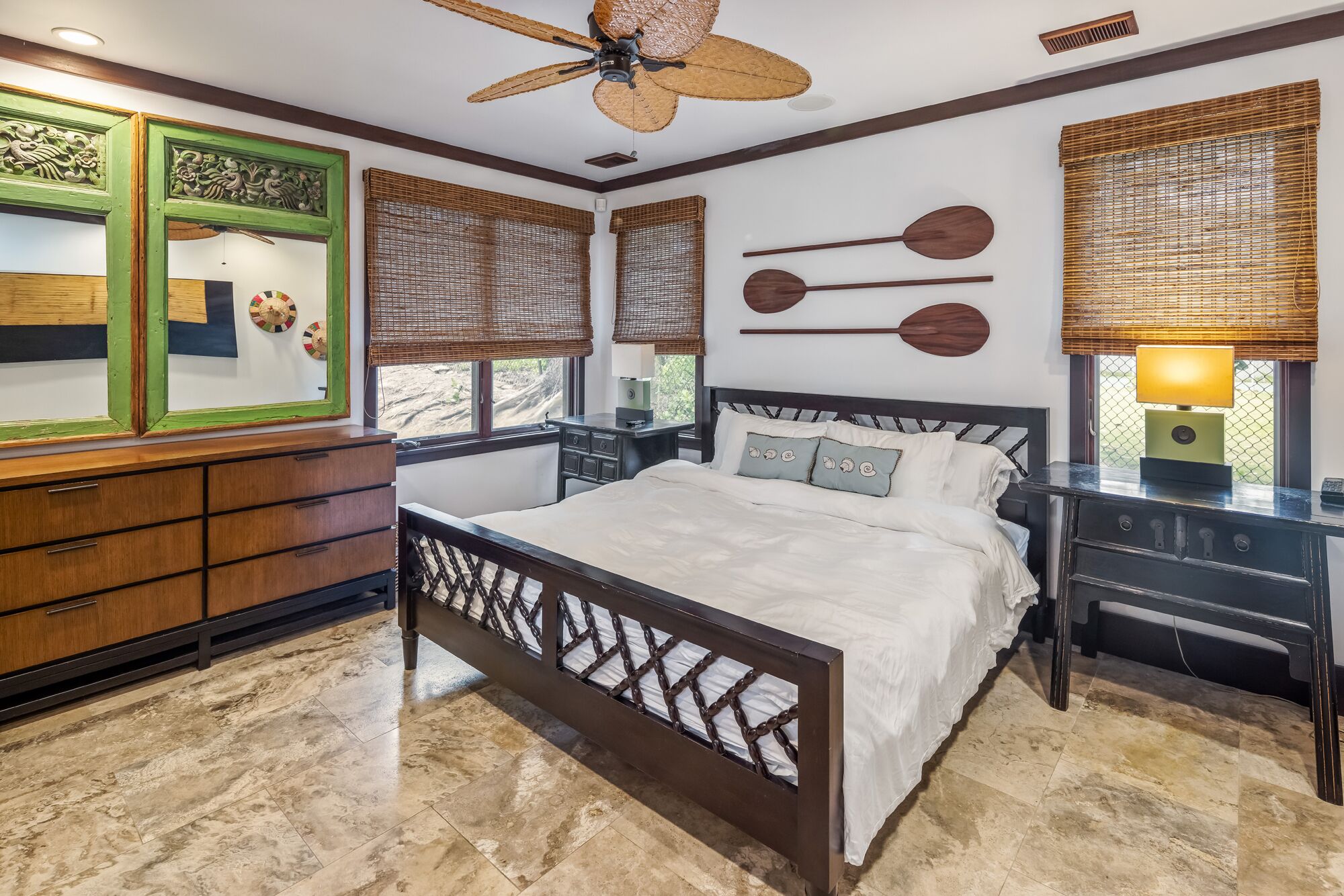 6 bedrooms, iron/ironing board, WiFi, bed sheets