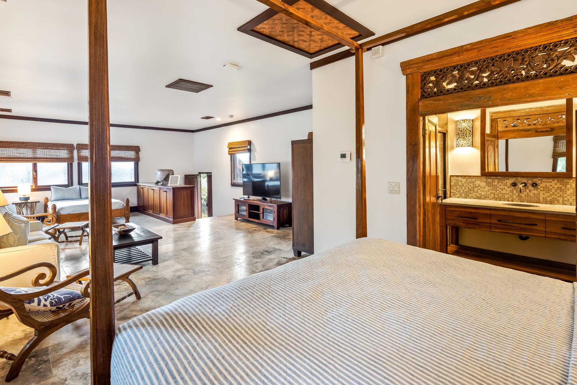 6 bedrooms, iron/ironing board, WiFi, bed sheets